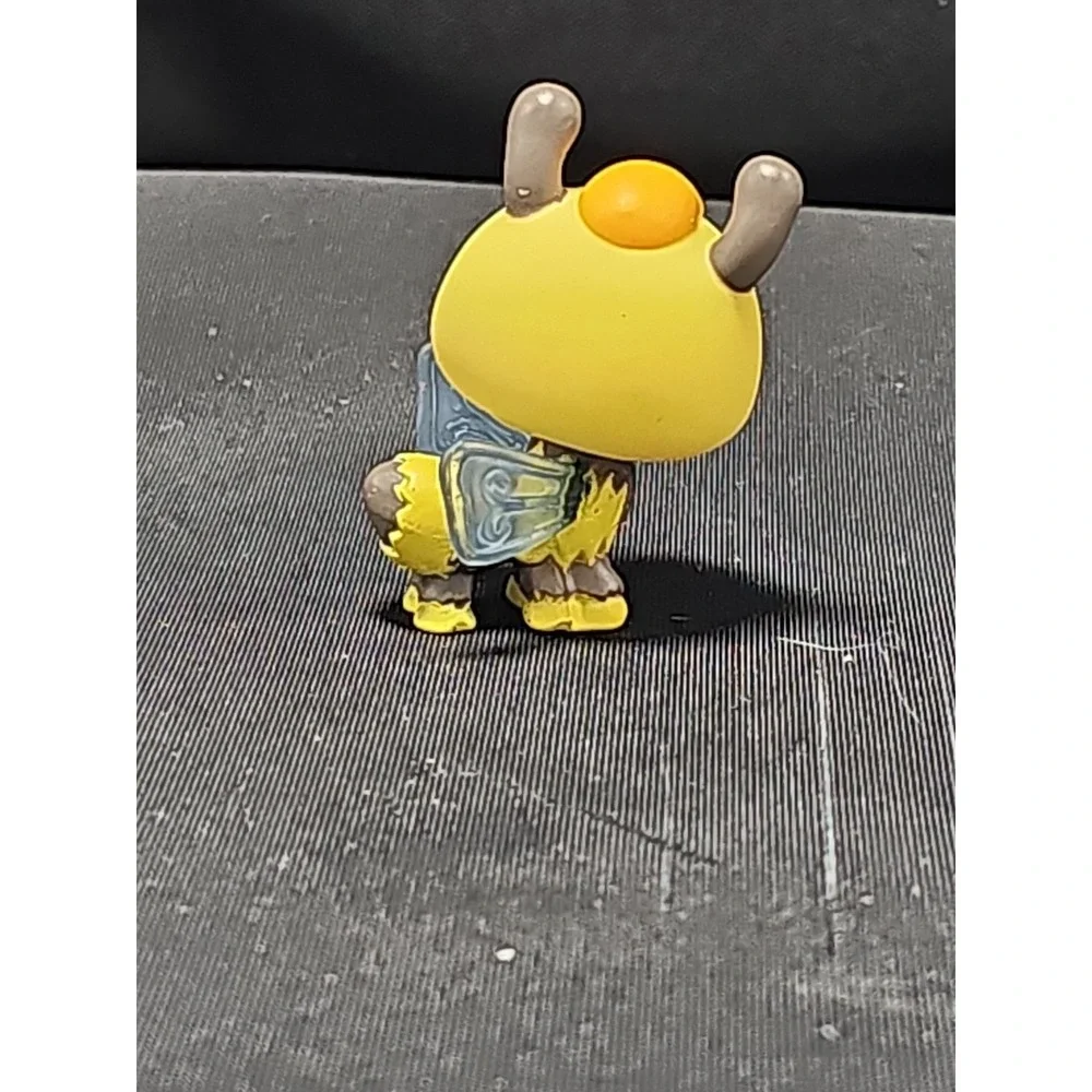 Littlest Pet Shop 813 Lps Authentic Yellow Gray Bee Blue Wings Moon Eyes